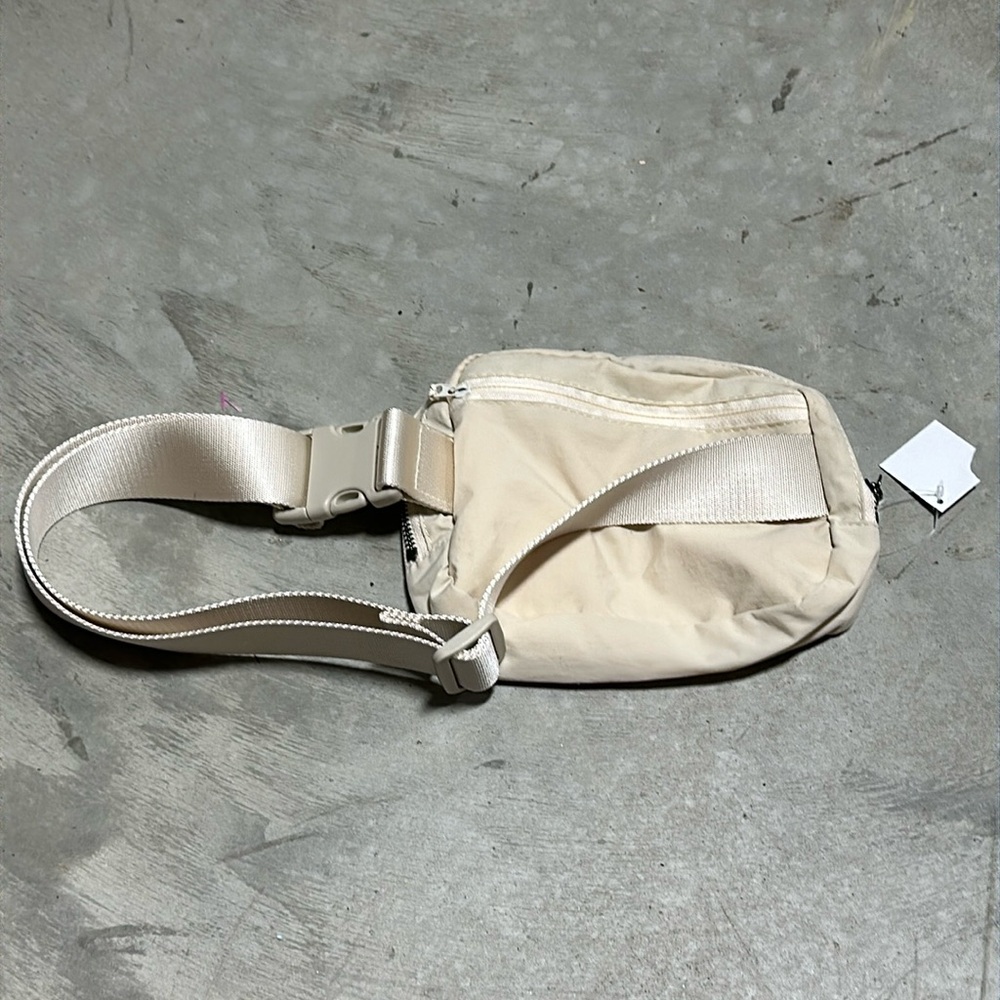 Beige nylon belt bag‎ / NWT / LL-20
